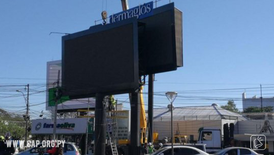 Junta Municipal de Asunción pretende reducir el tamaño de la cartelería publicitaria