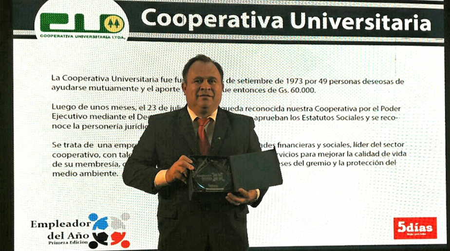 La Cooperativa Universitaria galadornada “Empleador del Año”.