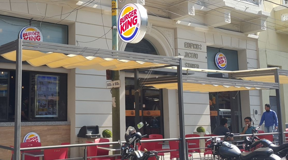 Burger King con local totalmente renovado