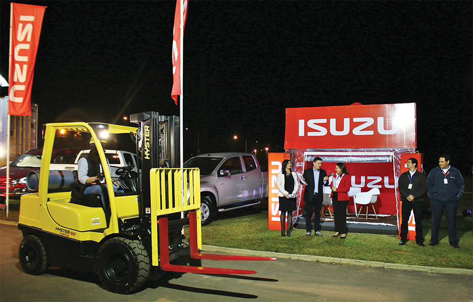 Isuzu pisa fuerte en la Expo Logística