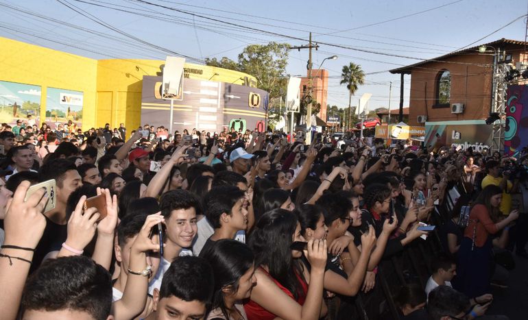 Youtubers en el stand de Personal