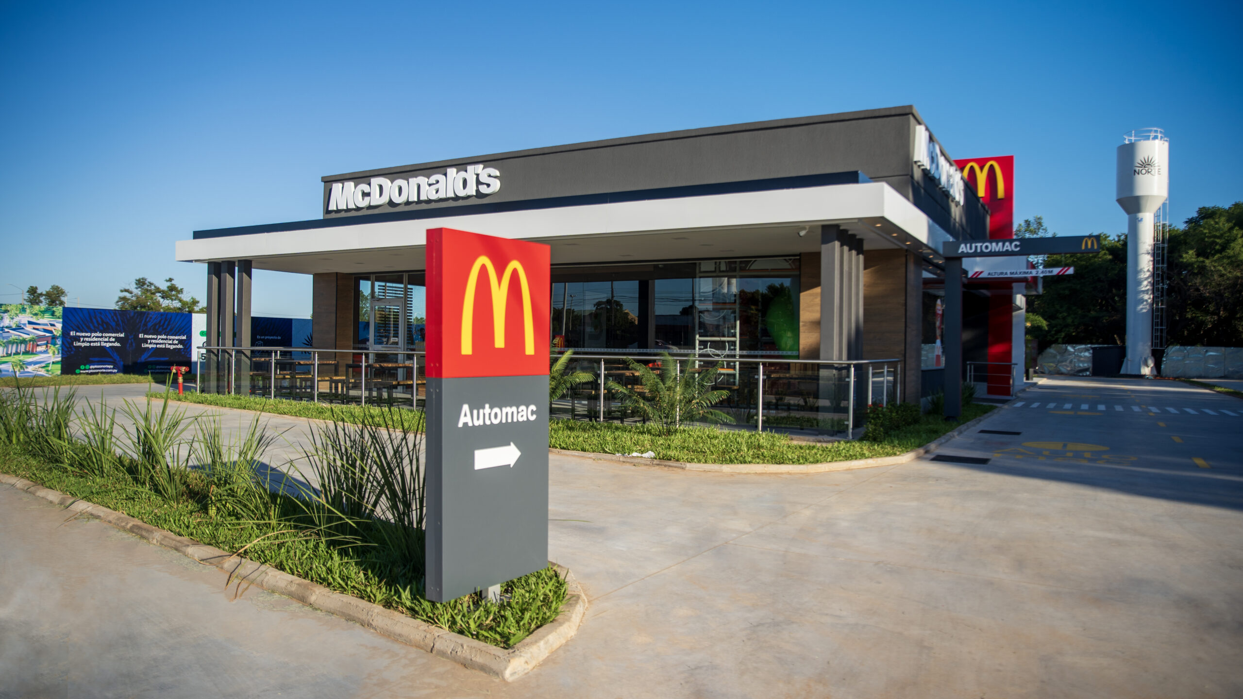 McDonald’s realizó la apertura de su primer restaurante en la ciudad de Limpio en el futuro Centro Comercial Plaza Norte