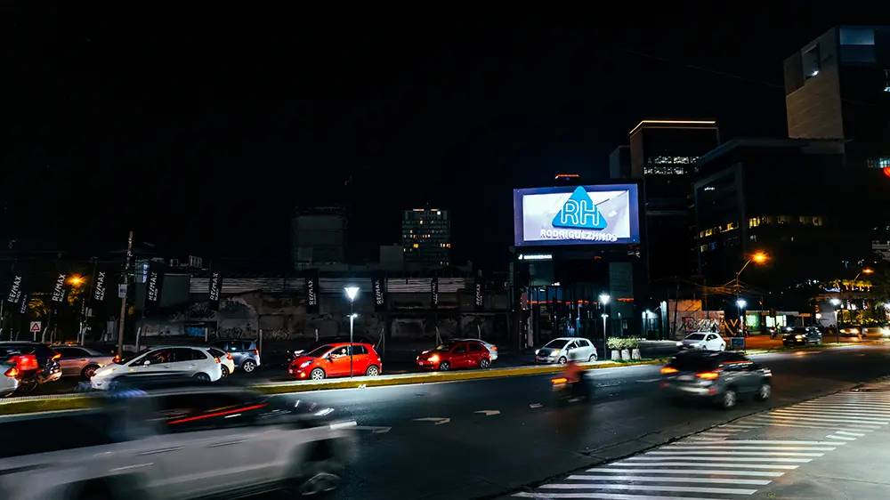 Nueva era de la publicidad exterior: Rodríguez Hnos. revoluciona la publicidad exterior en Asunción con pantalla LED de última generación
