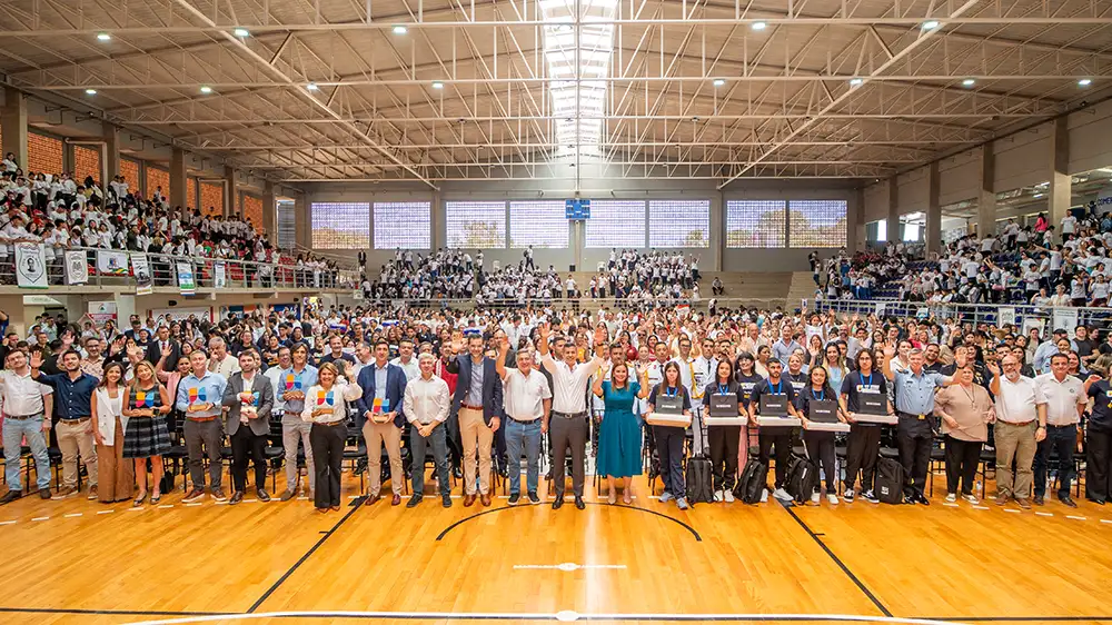 El talento joven se enciende: Paraguay cierra con éxito la primera edición de jóvenes conectados