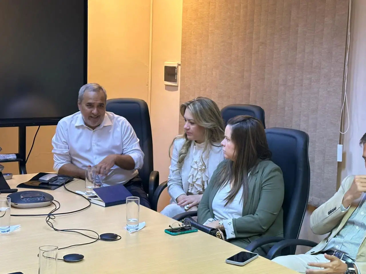 Reunión intergremial en DINAVISA